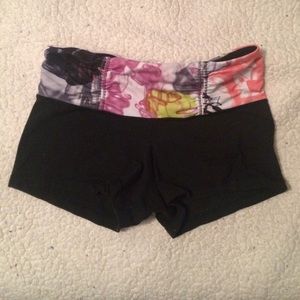lululemon boogie shorts *VINTAGE* size 4