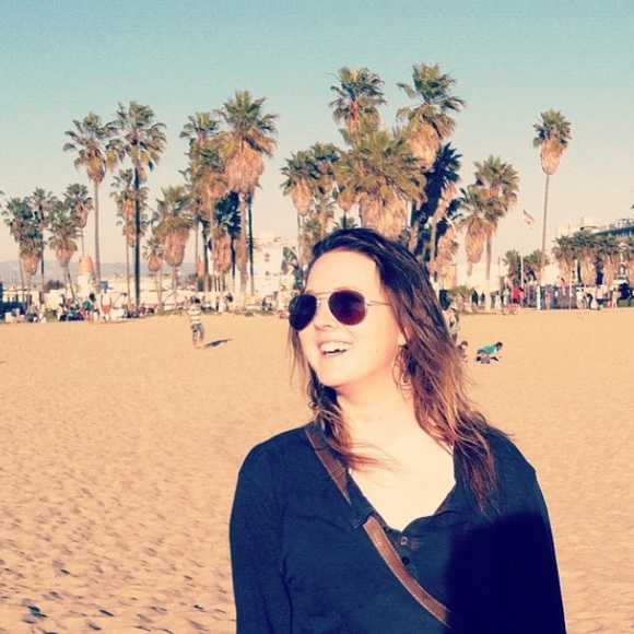 Meet your Posher, Amanda - Picture 2 of 4