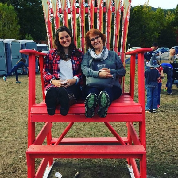 Meet your Posher, Mikaela - Picture 2 of 4