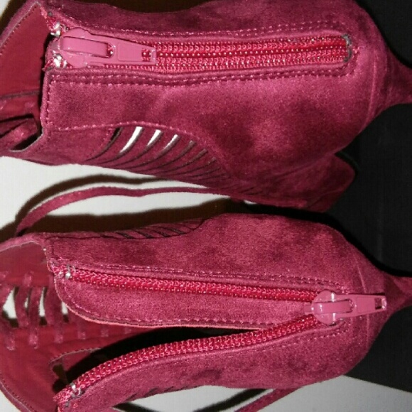 Heels - Picture 3 of 3