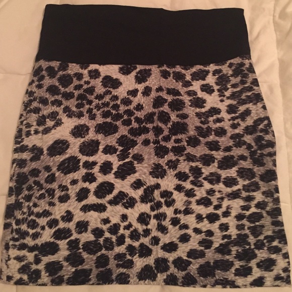 Body con animal print skirt. Size small