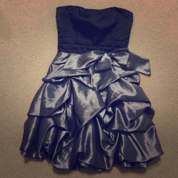 Beautiful dress that I've outgrown.