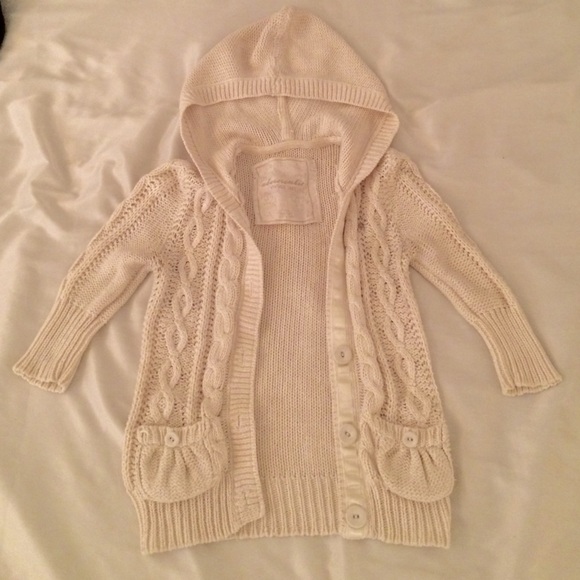 Abercrombie Cable Knit Cardigan 🌻