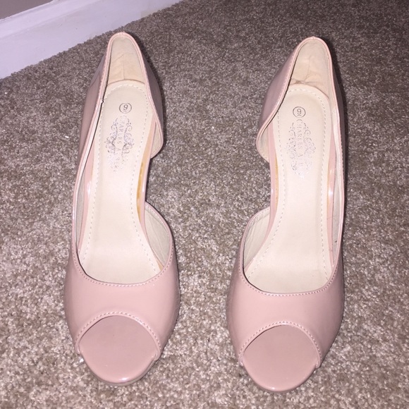 NWOT Charles Albert peep toe pumps