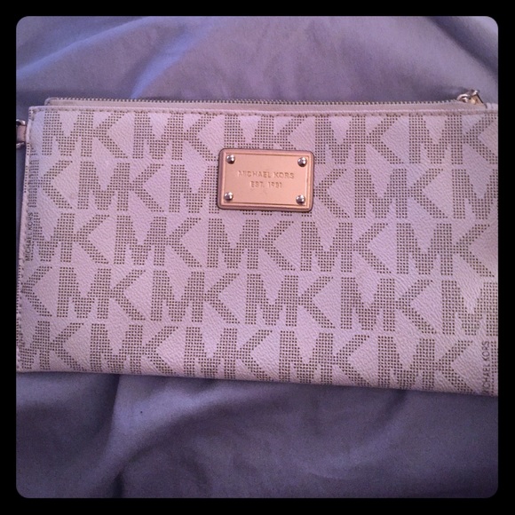 Michael Kors wristlet
