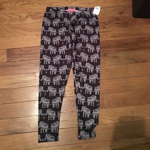 Adorable elephant cropped leggings