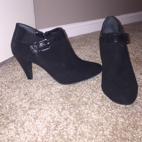 Alfani black suede booties EUC