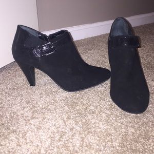 Alfani black suede booties EUC