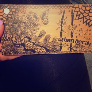 Urban Decay eyeshadow palette