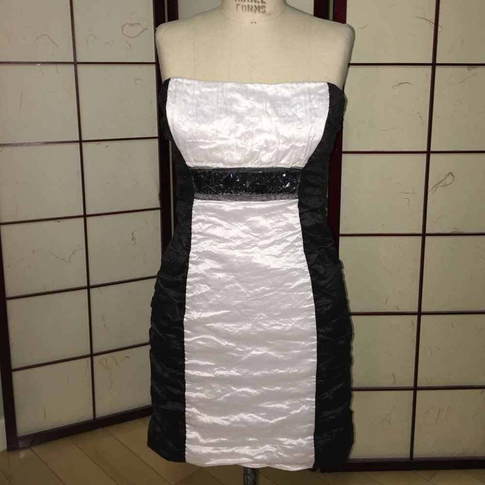BCBGMAXAZRIA strapless dress size 6 worn once!