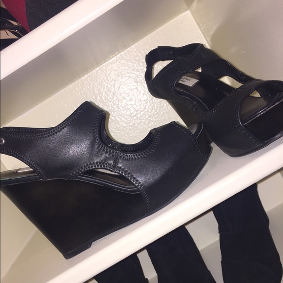 Size 7 black wedge