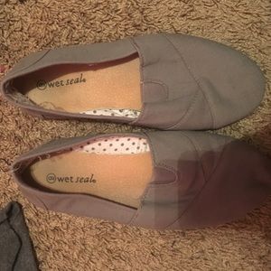 Wet seal canvas shoes