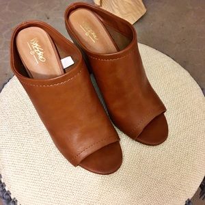 Mossimo Mules in Tan - Women's Size 8.5