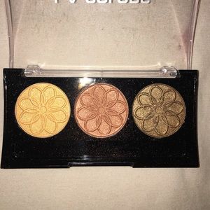 NEVER USED eyeshadow trio