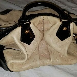 SOLD Authentic louis vuitton stephen cuir ivory