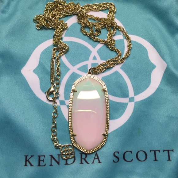 Kendra Scott necklace