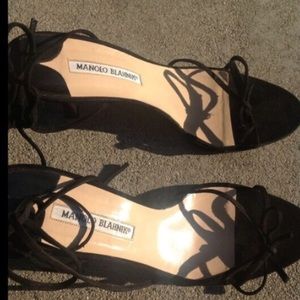 Strappy & Sexy Manolo Blahniks 💋