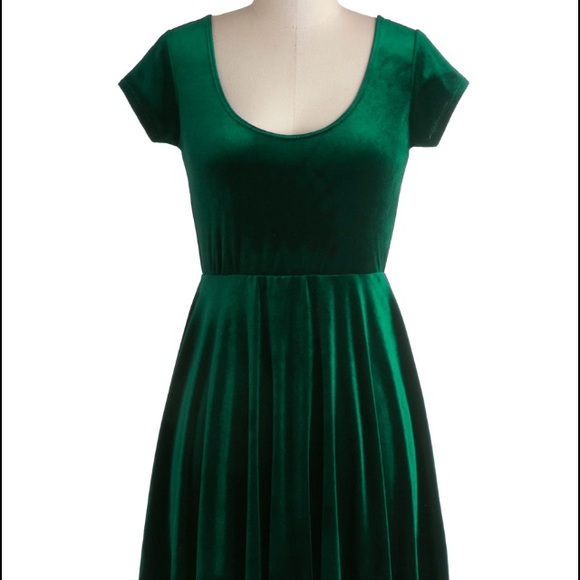 Vivacious in Velvet Dress in Emerald