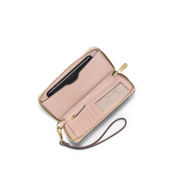 Extra Pictures of the Michael Kors Wristlet