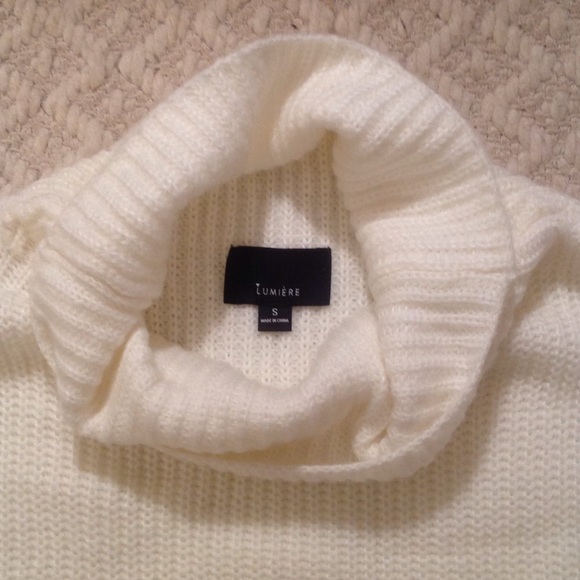Ivory Knit Turtleneck, BNWT - Picture 2 of 2