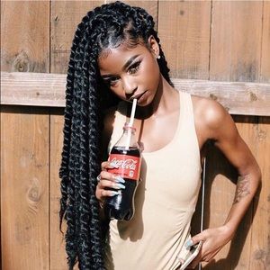 Meet your Posher, Kemyia