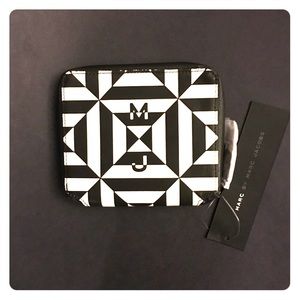 Marc by Marc Jacobs zip around wallet x 2