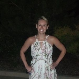 Meet your Posher, Maura