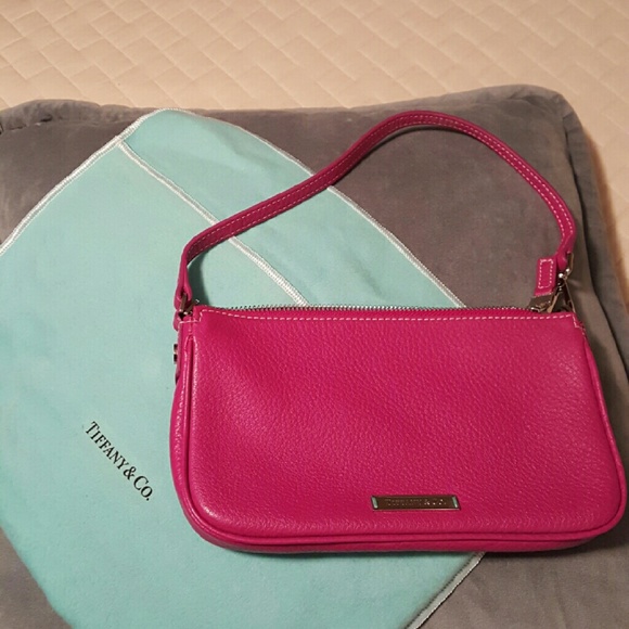 🌟SALE🌟🎉HP 7/23/16🎉NEW T&CO. Wristlet - Picture 2 of 4