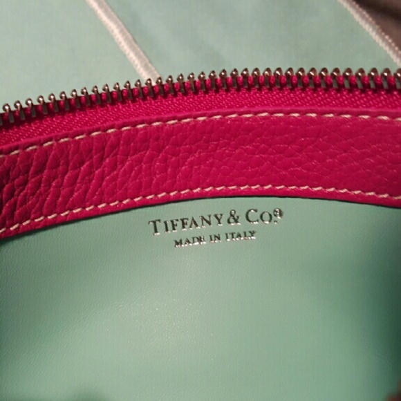 🌟SALE🌟🎉HP 7/23/16🎉NEW T&CO. Wristlet - Picture 3 of 4