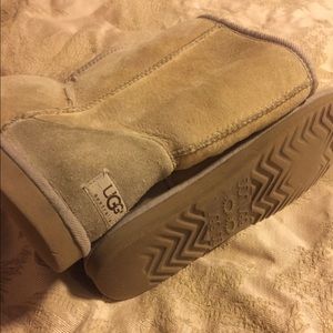 Used Ugg boots size 9