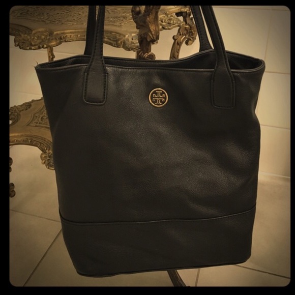 One hour sale!! Tory Burch large black purse