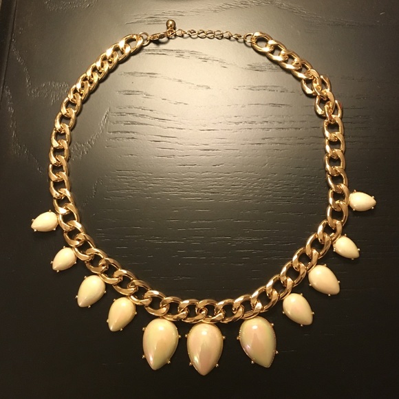 Gold/pearl chain necklace