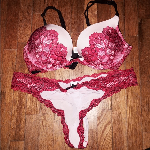 VICTORIA'S SECRET BRA AND PANTY SET