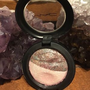 MAC mineralize eyeshadow pink split