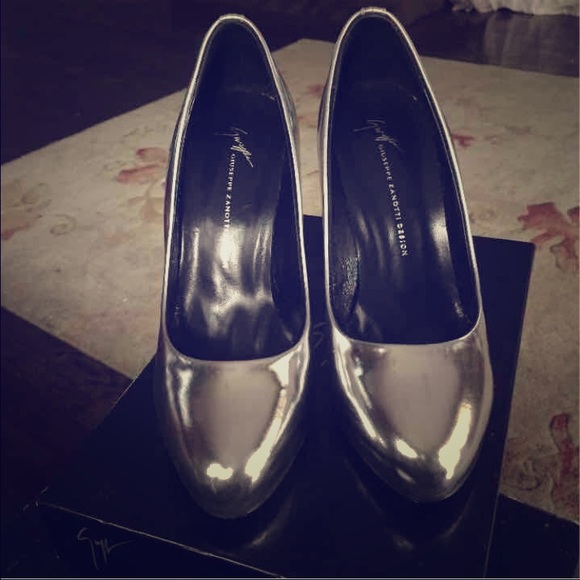 SOLD ! Giuseppe Zanotti pumps size 38 (7.5)
