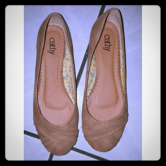 Cathy Jean 6.5 tan flats