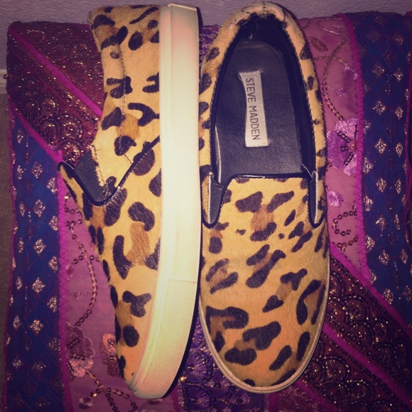 Steve Madden slip ons