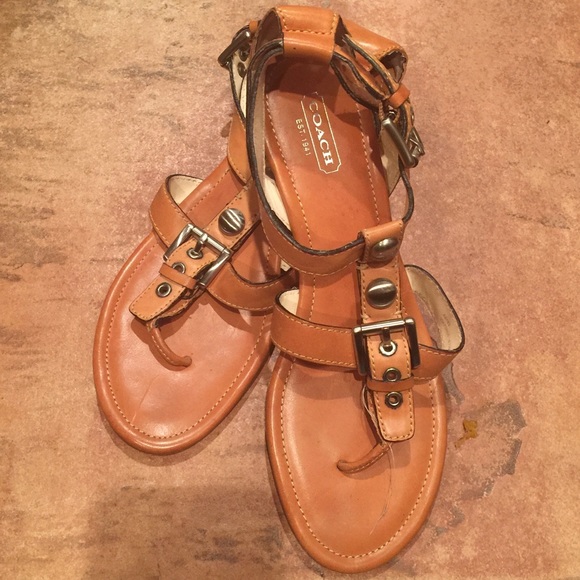 🎉🎉sandy Brown Coach Sandles🎉🎉