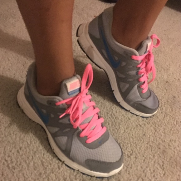 Nike revolution 2's