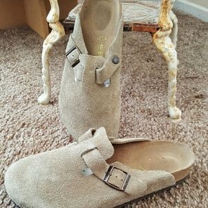 Birkenstock sand colored slip on shoes mules Sz 9