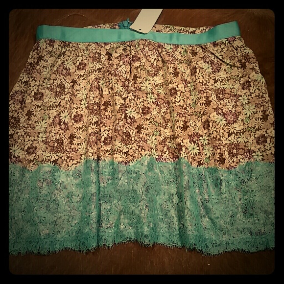 Flower print skirt - Picture 1 of 3