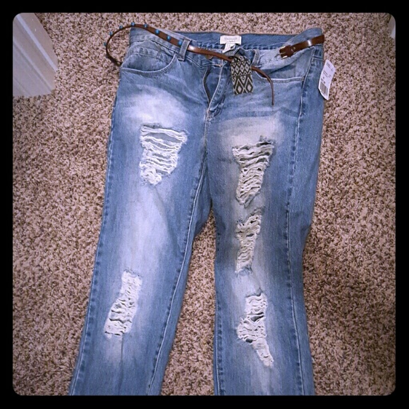 Nwt Forever 21 Boyfriend fit jeans - size 28