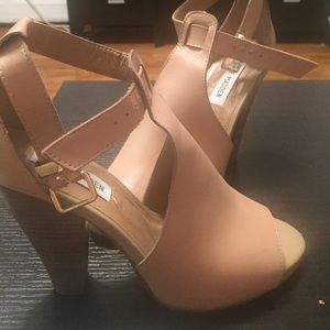 Nude peep toe Steve Madden heels