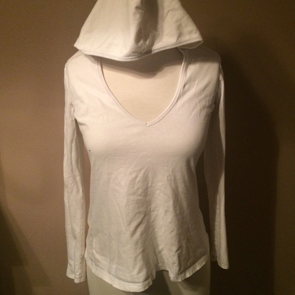 Long sleeve white hooded tshirt