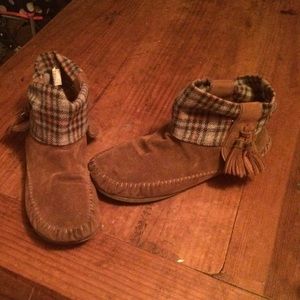 Moccasin low cut boots