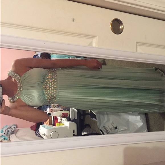 Prom dress (NEW WITHOUT TAGS!!!)