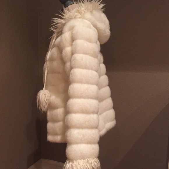 Fluffy white jacket - Picture 2 of 3