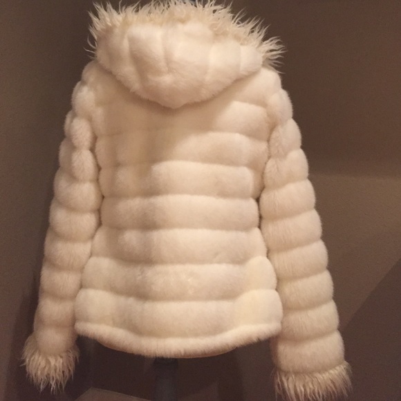 Fluffy white jacket - Picture 3 of 3