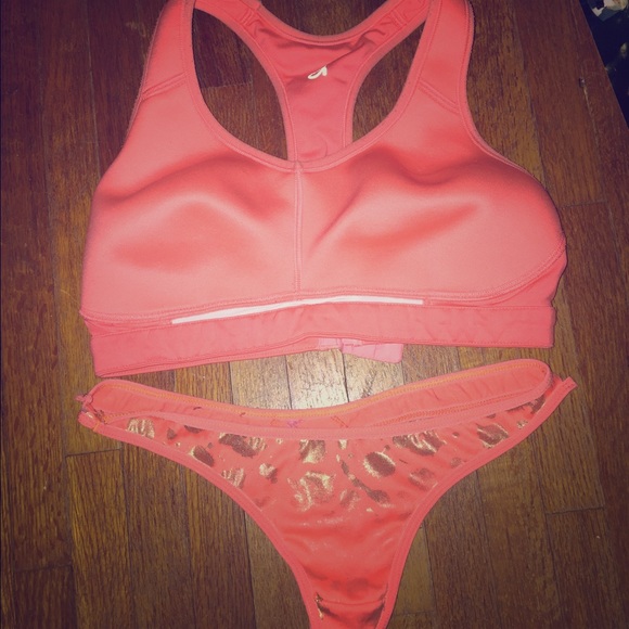 SPORTS BRA AND PANTIES