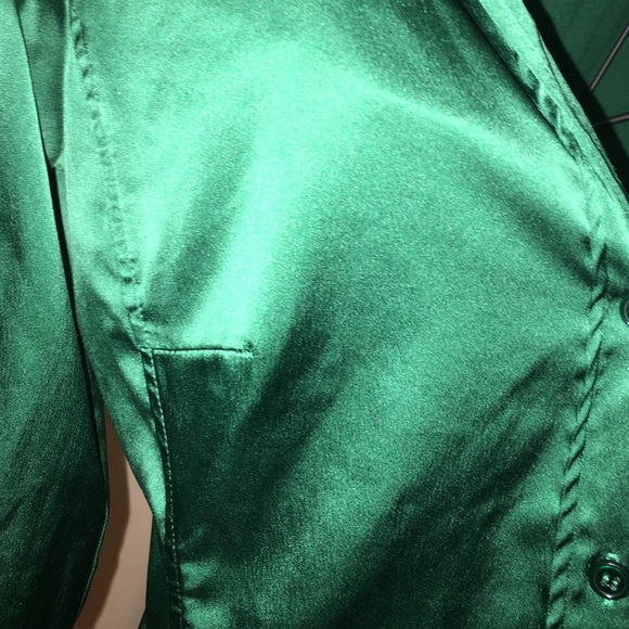 Sale💕 New York & Company green silk fitted blouse - Picture 2 of 4